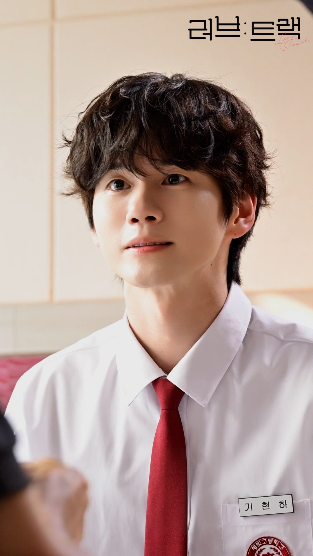 [#러브트랙] [🎬] 본방사수 | 첫사랑은 줄이어폰

💌 서로 다른 모양의 10가지 사랑 이야기를 담은 로맨스 앤솔로지

2025 KBS 2TV 단막 프로젝트 [러브 : 트랙]
12월 14일 (일) 밤 10시 50분 첫 방송

#KBS2 #KBSDRAMA #KDRAMA #러브트랙 #LoveTrack #첫사랑은줄이어폰 #WhenWeWereWired #한지현 #옹성우 #HanJihyeon #OngSeongwu