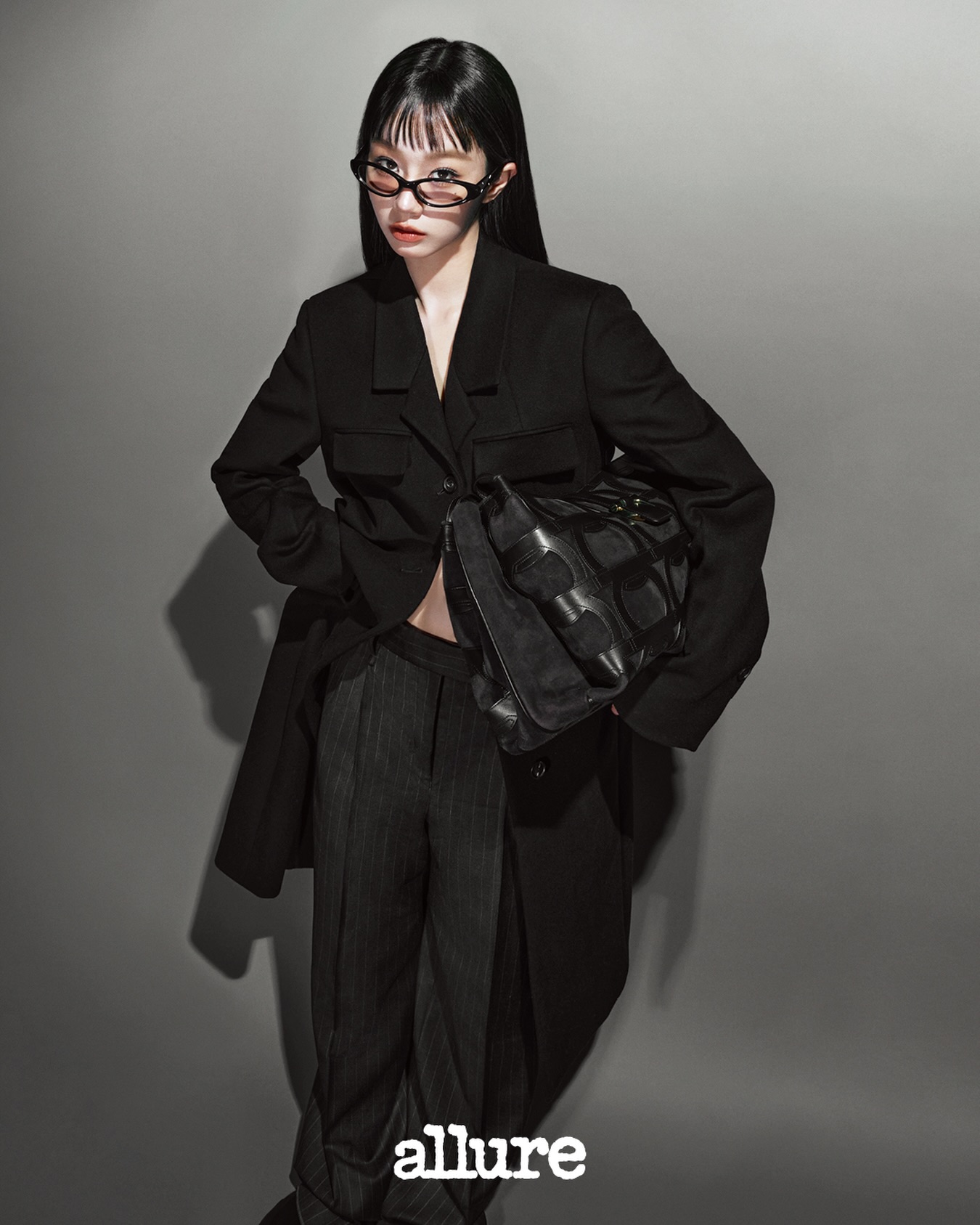 #제작지원 #Allure_Cover
“확실히 일을 좋아하는 것 같아요. 일할 때가 가장 재밌고, 잘 끝냈을 때 가장 행복해요.” 지금 이 순간에도 자신의 리듬으로 앞으로 나아가는 혜리. 그의 현재를 담은 이야기는 〈얼루어 코리아〉 2026년 1월호 인터뷰에서 만나볼 수 있습니다.

▫️혜리의 〈얼루어 코리아〉 2026년 1월호 커버는 프로필 링크를 통해 가장 먼저 만나볼 수 있습니다.

The cover star of <Allure Korea>’s January issue is HYERI. Check out HYERI’s cover shoot first through the profile link above.

EDITOR l 김지은
FEATURE EDITOR | 허윤선
DESIGNER | 나유진
PHOTOGRAPHER | 김희준
STYLIST l 최자영
HAIR l 장혜연
MAKEUP l 정수연
ASSISTANT l 이지원

#페라가모 #ferragamo @ferragamo #혜리 #hyeri #LeeHyeri @hyeri_0609