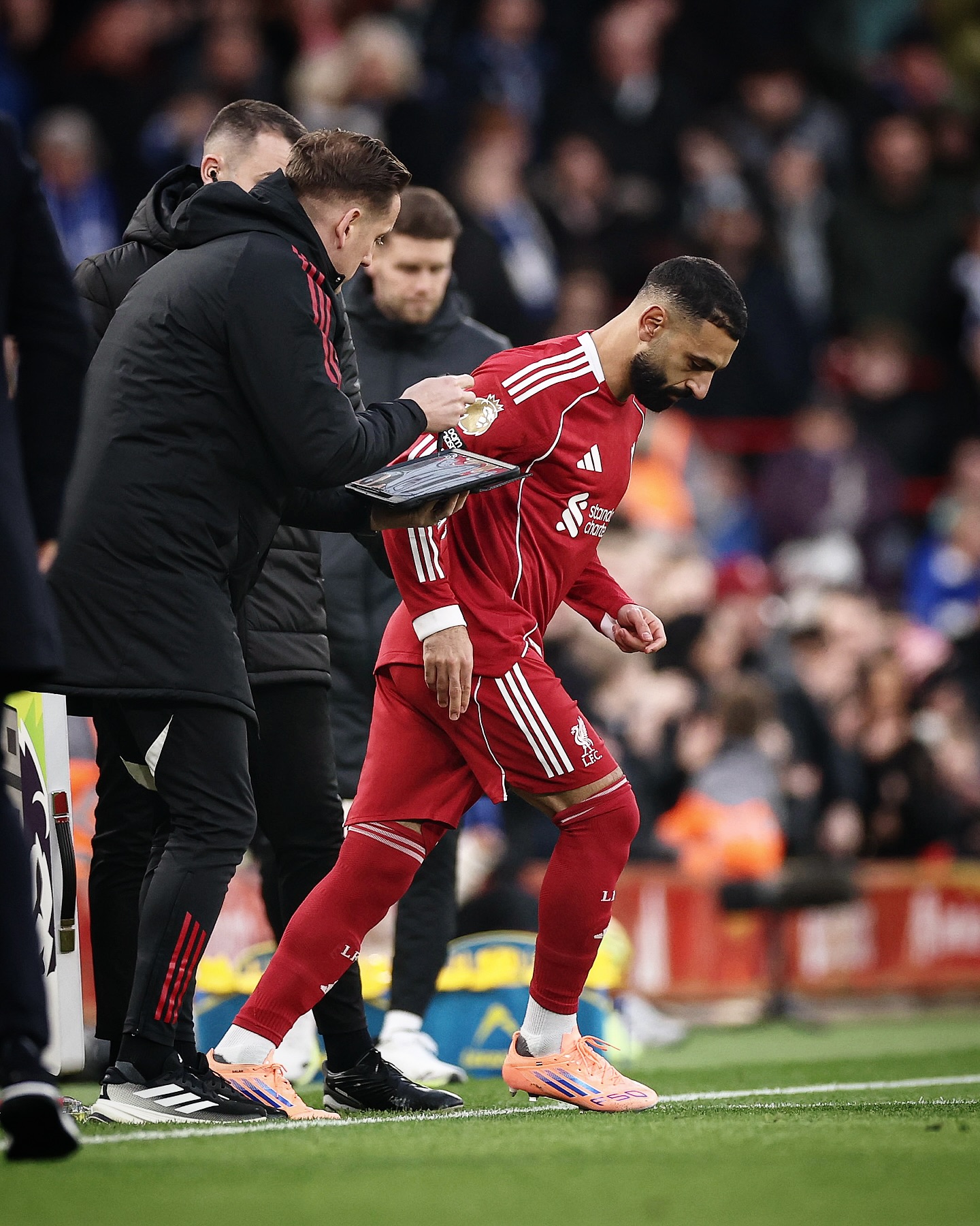 𝐇𝐄𝐑𝐄 𝐖𝐄 𝐆𝐎, 𝐌𝐎 𝐒𝐀𝐋𝐀𝐇! 🔃👋🏼

After returning with the squad and starting on bench, Salah enters on minute 25 replacing Joe Gomez 🇪🇬

𝑨𝒏𝒇𝒊𝒆𝒍𝒅 𝒘𝒆𝒍𝒄𝒐𝒎𝒆𝒔 𝑲𝒊𝒏𝒈 𝑴𝒐 𝒂𝒈𝒂𝒊𝒏. 🥺👑