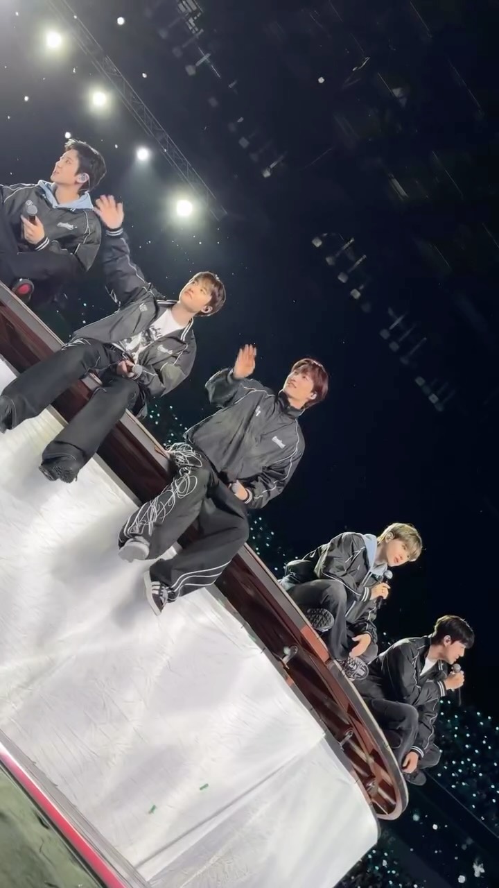 you‘re my home to stay

#EXO #엑소 #weareoneEXO
#EXOverse