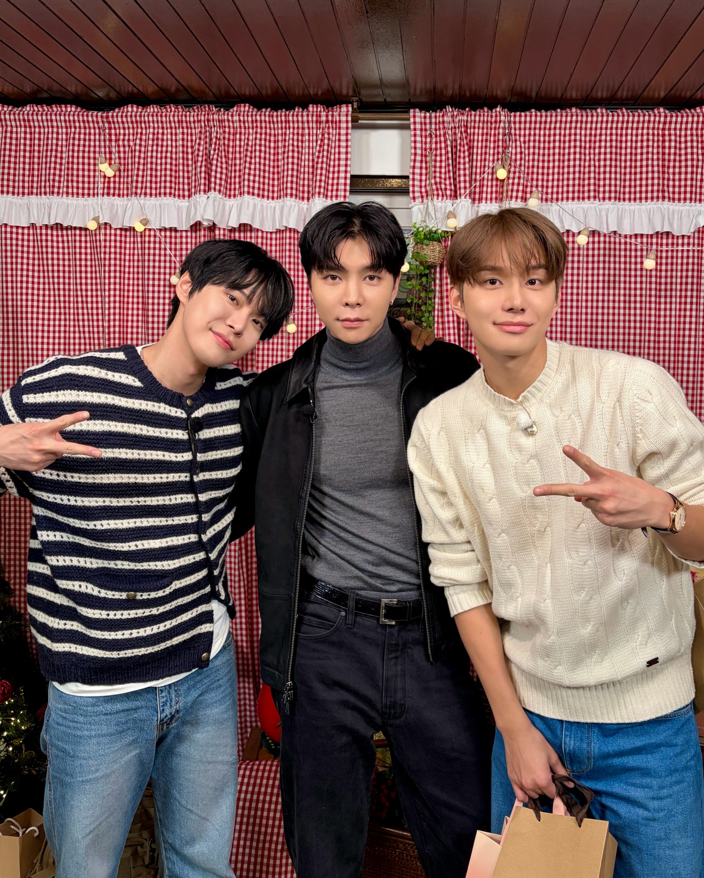 thx my friends ᕷ˖°🎁

#DOYOUNG #도영
#늦은말 #DOYOUNG_늦은말 
#DOYOUNG_늦은말_Promise 
#NCT #NCT127
#JOHNNY #JUNGWOO 
#MAXCHANGMIN #TVXQ! #동방신기
#SEULGI #RedVelvet #레드벨벳
#JINYOUNG #GOT7
#JISOO #BLACKPINK 
#공명 #태하 #조나단 #박은태 
#땡스버디클럽 #ThanksBuddyClub