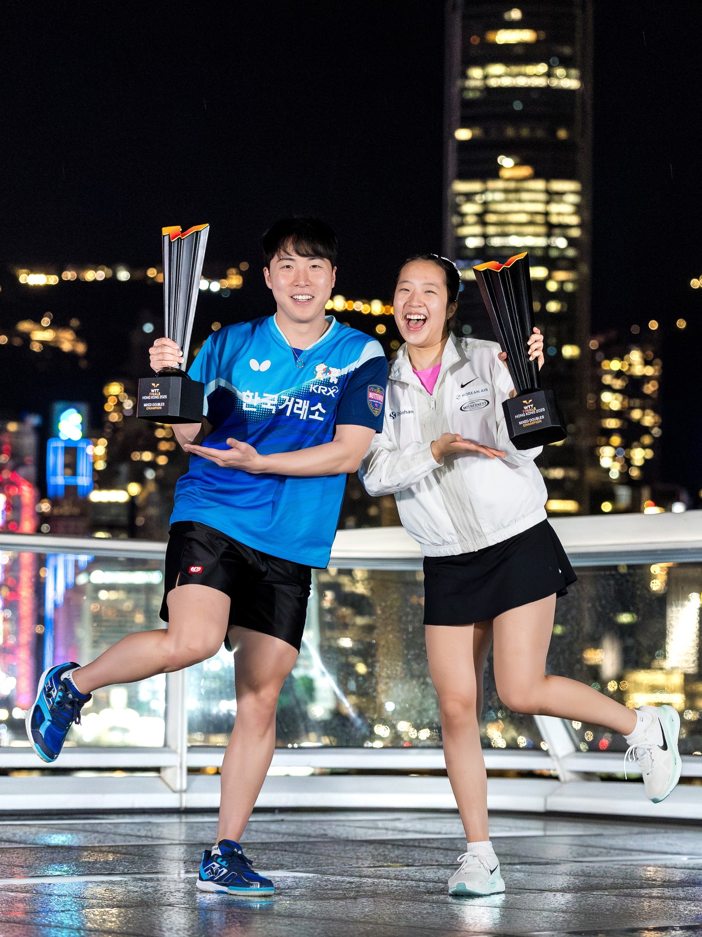 Celebrating the win while soaking in the sights 🌃

#WTTHongKong #WTTFinals #TableTennis