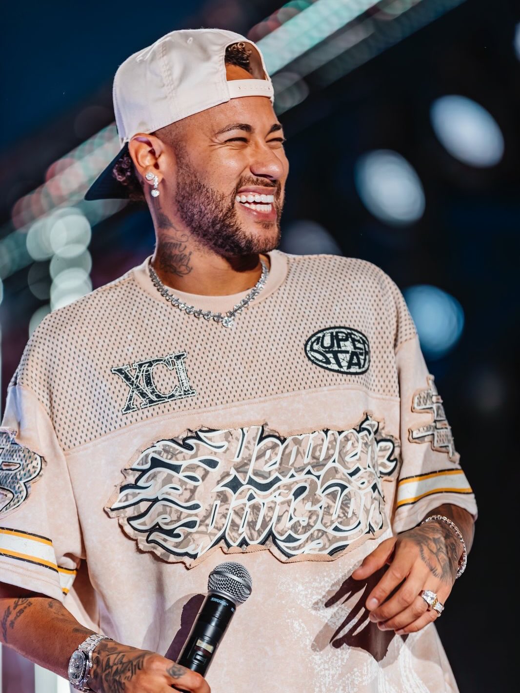 Viver … é diferente de estar vivo 😉 
Tardezinha ♥️