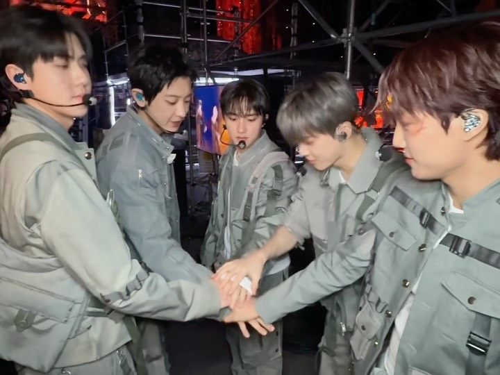 우리는 EXO니까
기다려준 EXO-L이 있으니까