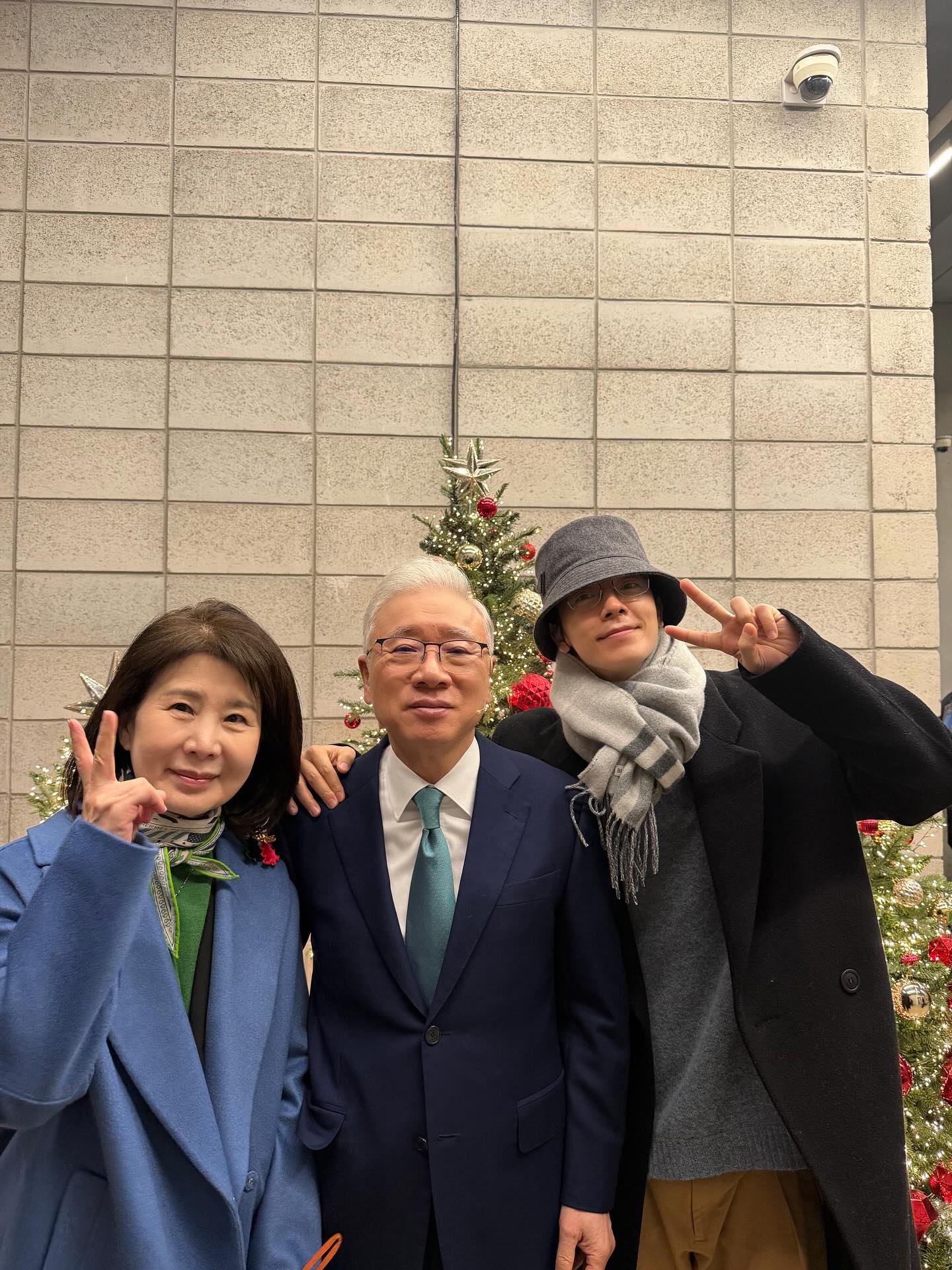 🎄 Merry Christmas 🎄 All the trees along the street are so beautiful.  I truly bless you all.