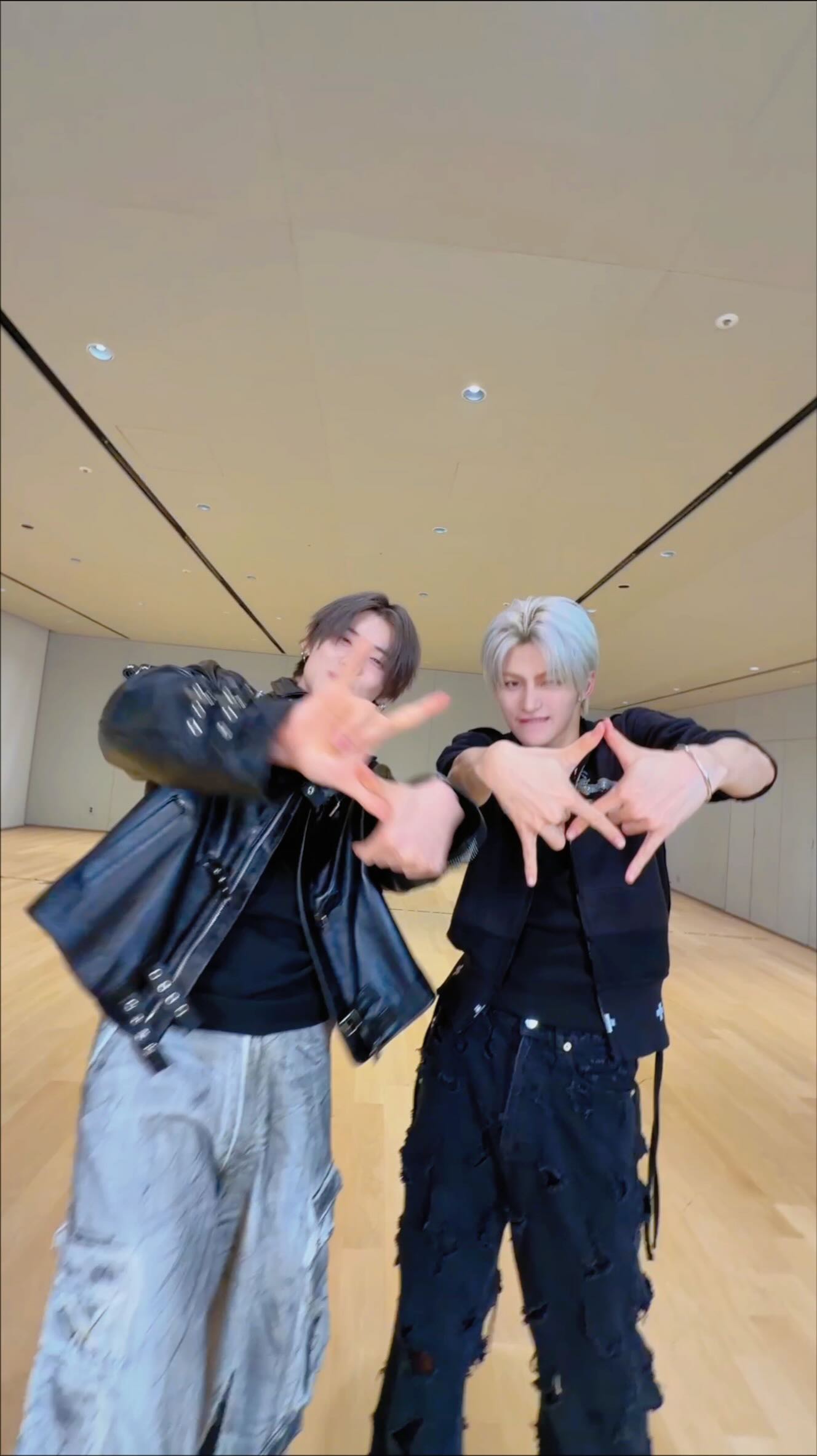 #TXT #YEONJUN 님과 함께 심장이 쿵💗 #TWS_OVERDRIVE

#TWS #JIHOON