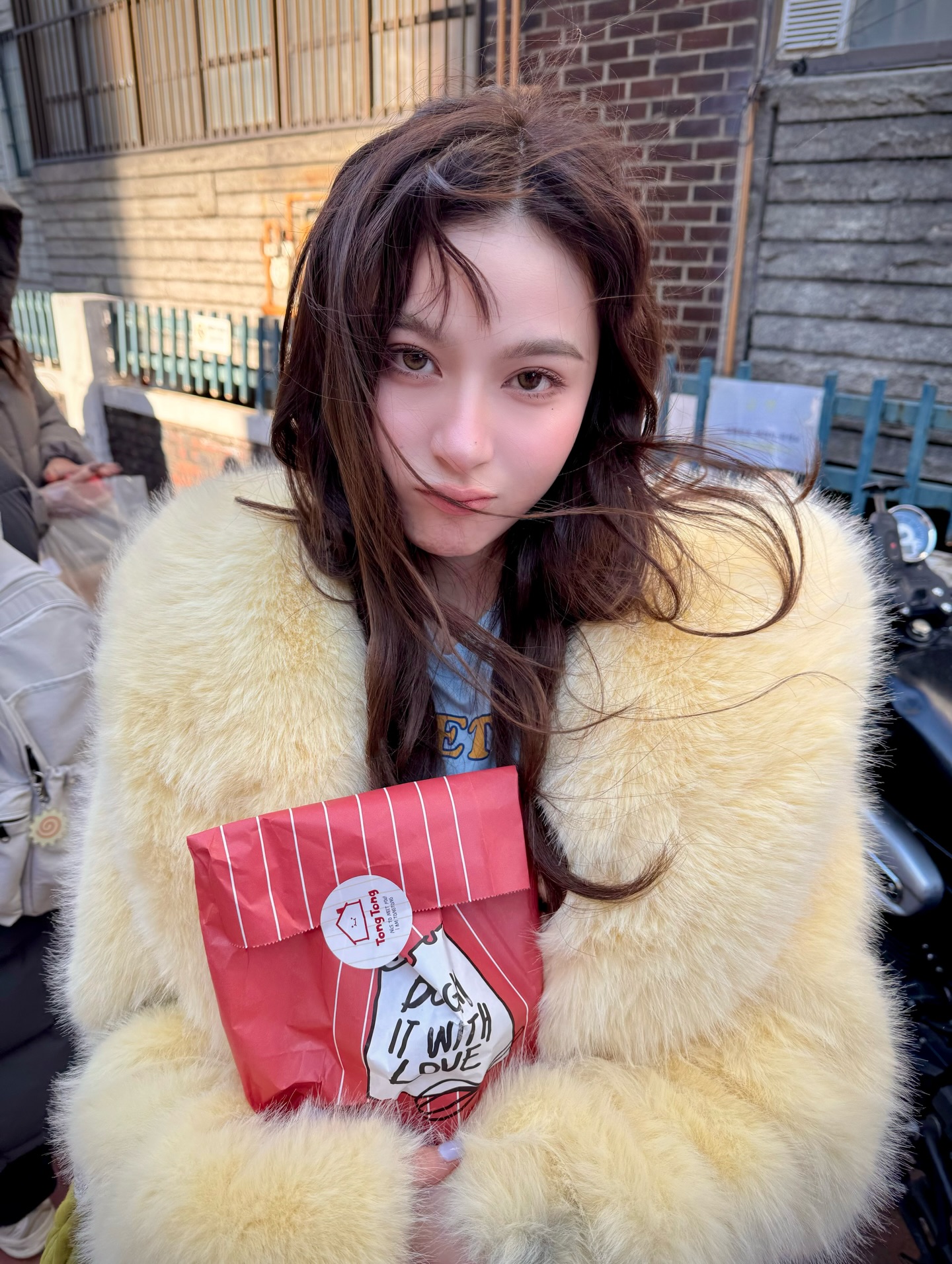 -16 in Seoul be like🐣💖🥶☃️🎄