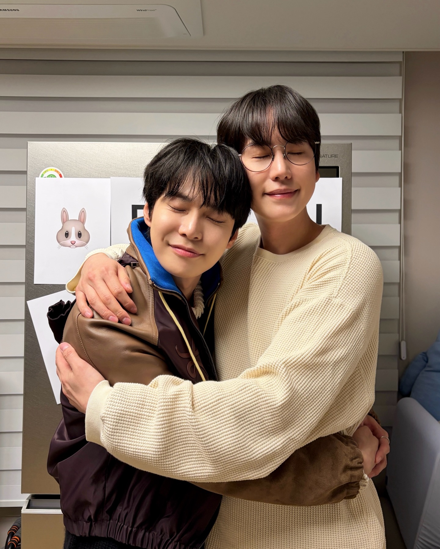 🫂 with 규현선배님

#DOYOUNG 
#늦은말 #DOYOUNG_늦은말 
#NCT #NCT127