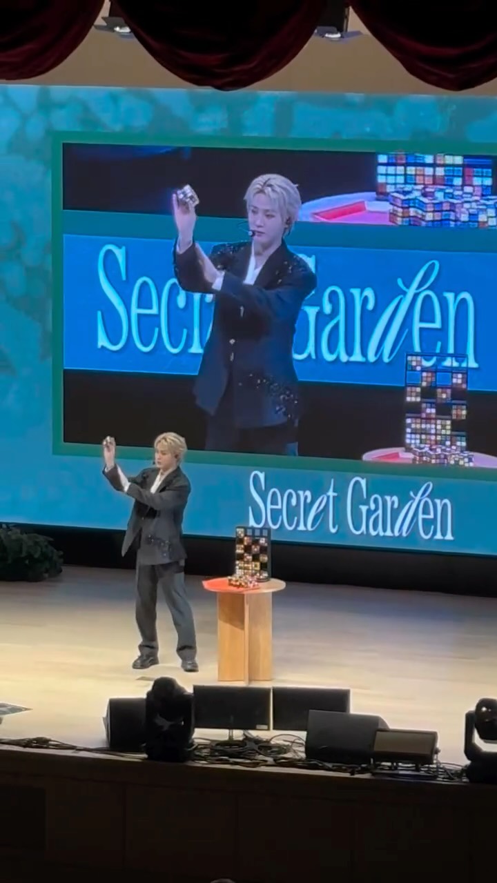 Way V 쿤 생일 파티에 얼루어도 빠질 수 없지! 오프닝으로 시작한 마술 쇼를 지금 감상해보세요🖤✨

EDITOR l 하윤진
VIDEO l 얼루어 프렌즈 

@wayvofficial @nct #웨이션브이 #엔시티 #쿤 #kun