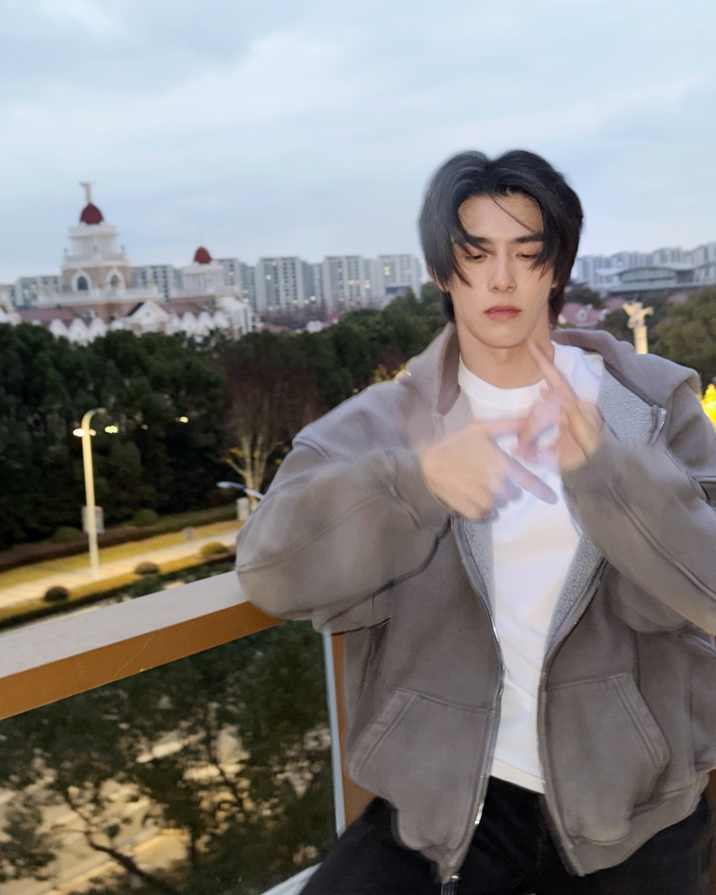 Let’s rise 2026 Together 🐋🌌✨
F R N E W U