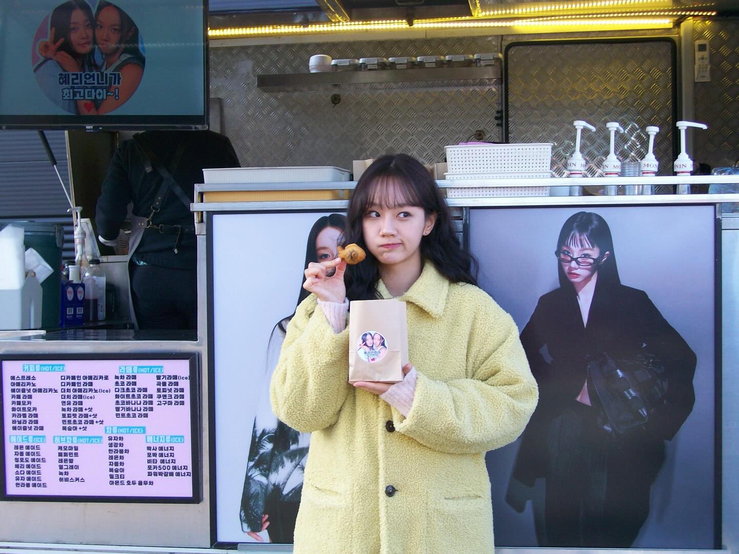 슬기가 보내준 소듕한 커피차 ㅠㅠ💛 
고마워 수빈아~~~~⛄️🤍