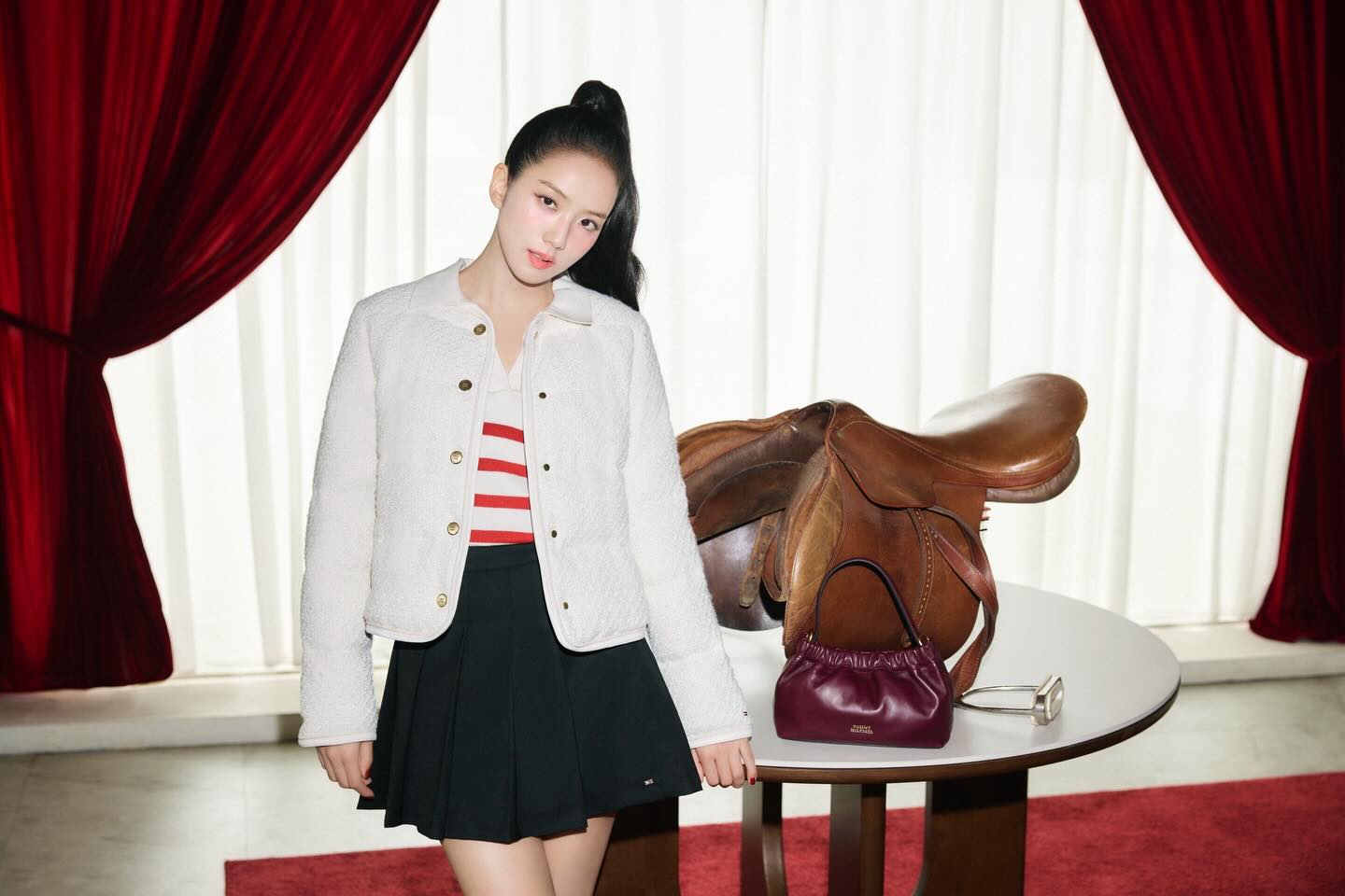 A cozy kind of together with #TOMMYFAMILY 🐴
#tommyhilfiger @tommyhilfiger