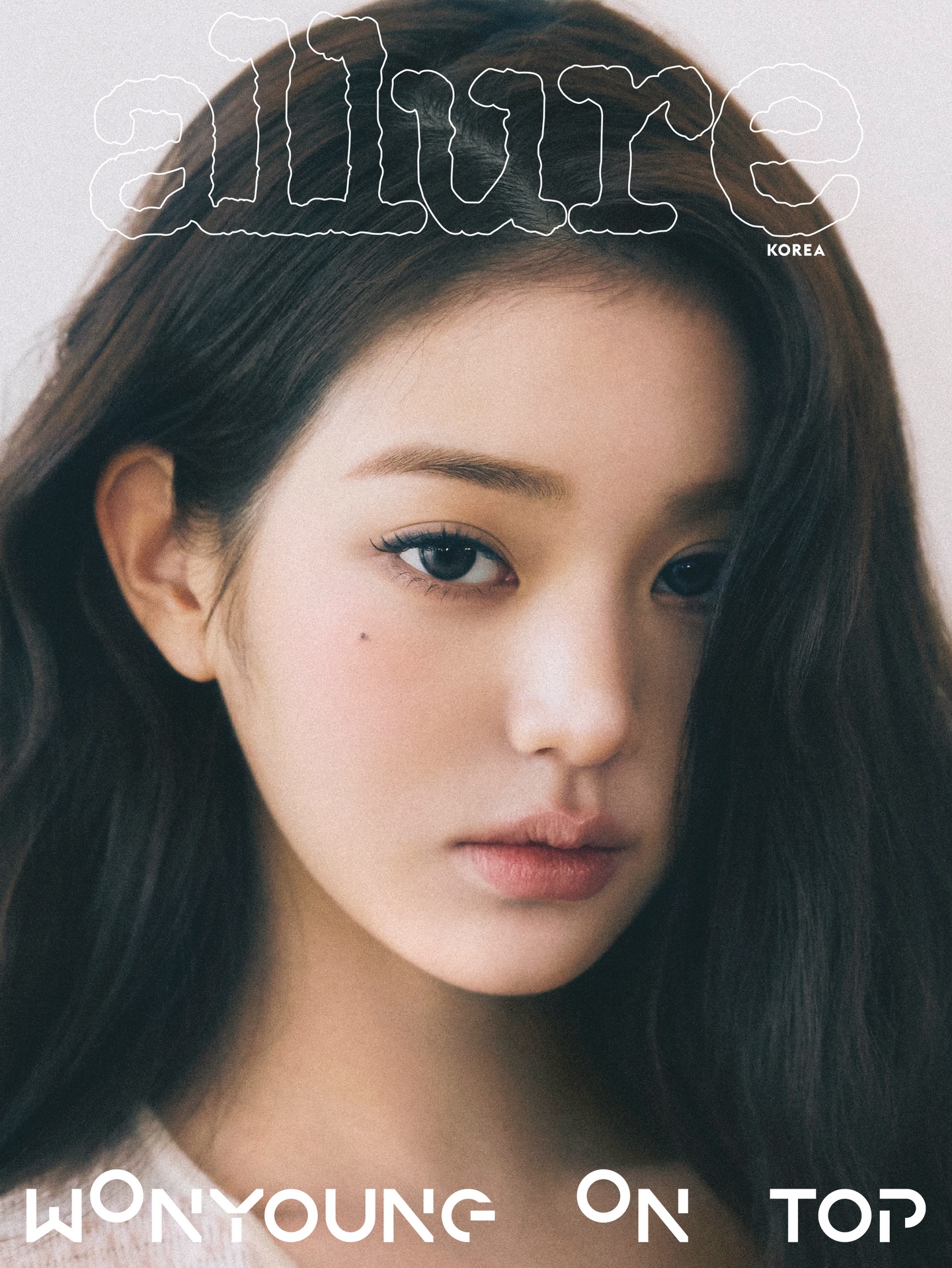 #제작지원 #Allure_Cover
“저와 제가 좋아하는 사람들이 행복하고 건강하게 해주세요.” 좋아하는 사람들과 행복을 나누는 게 가장 좋은 원영. 그 마음을 <얼루어 코리아>와 함께 전합니다. 🎁

▫️ <얼루어 코리아> 2월호 커버 스타는 아이브의 장원영입니다. 다채로운 5종 커버를 프로필 링크를 통해 가장 먼저 만나보세요.

The cover star of Allure Korea February issue is IVE’s JANG WONYOUNG. Discover all five cover versions first via the link in our profile.

EDITOR l 김지은
FEATURE EDITOR | 허윤선
DESIGNER | 나유진
PHOTOGRAPHER | 목정욱
STYLIST l 임진
HAIR l 다미(키츠)
MAKEUP l 은비(키츠)
ASSISTANT l 이지원

@barrie #barrie #barrieSS26 #madeinscotland #배리 @for_everyoung10 #장원영 #WONYOUNG #JANGWONYOUNG