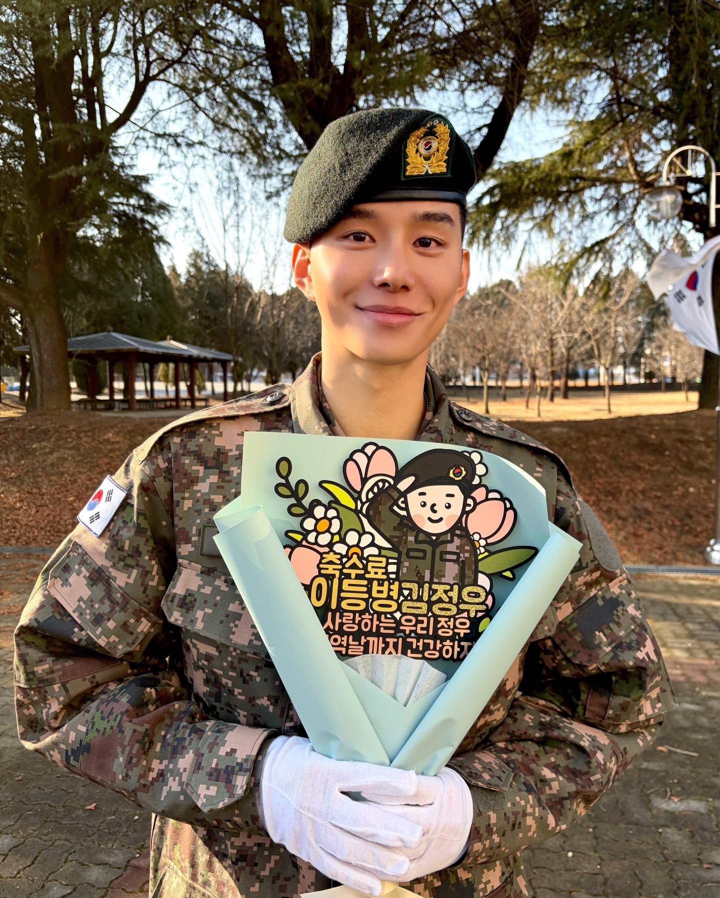 이등병 김정우

#JUNGWOO 
#NCT #NCT127