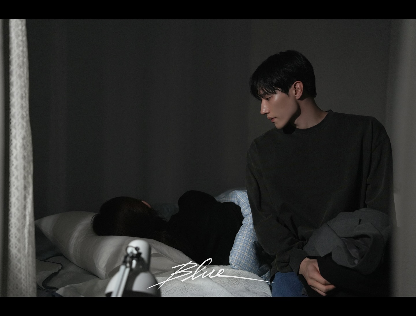 우린 어디쯤에 멎을까❄️

‘Blue’ Official MV (Cinema Ver.)
Behind the scenes

#DxS #도겸X승관
#소야곡 #Serenade
#Blue