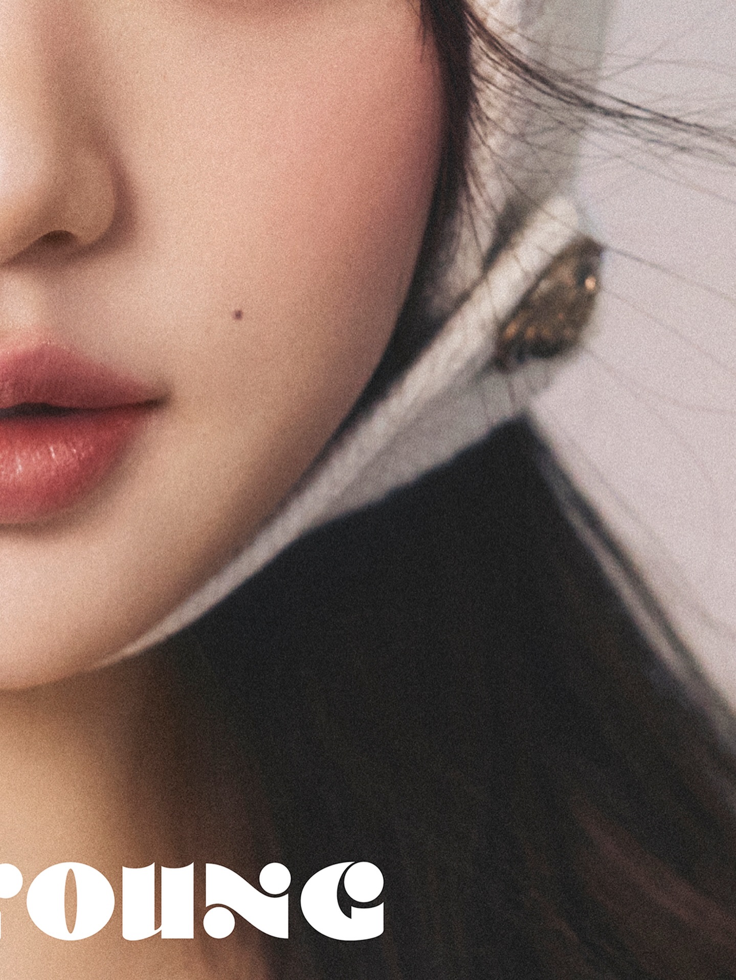 #제작지원 #Allure_Cover
캐시미어 보닛햇 하나로 달라지는 분위기. 깜찍함과 단정함 사이의 원영.💖

▫️ <얼루어 코리아> 2월호 커버 스타는 아이브의 장원영입니다. 다채로운 5종 커버를 프로필 링크를 통해 가장 먼저 만나보세요.

The cover star of Allure Korea February issue is IVE’s JANG WONYOUNG. Discover all five cover versions first via the link in our profile.
 
EDITOR l 김지은
FEATURE EDITOR | 허윤선
DESIGNER | 나유진
PHOTOGRAPHER | 목정욱
STYLIST l 임진
HAIR l 다미(키츠)
MAKEUP l 은비(키츠)
ASSISTANT l 이지원

@barrie #barrie #barrieSS26 #madeinscotland #배리 @for_everyoung10 #장원영 #WONYOUNG #JANGWONYOUNG