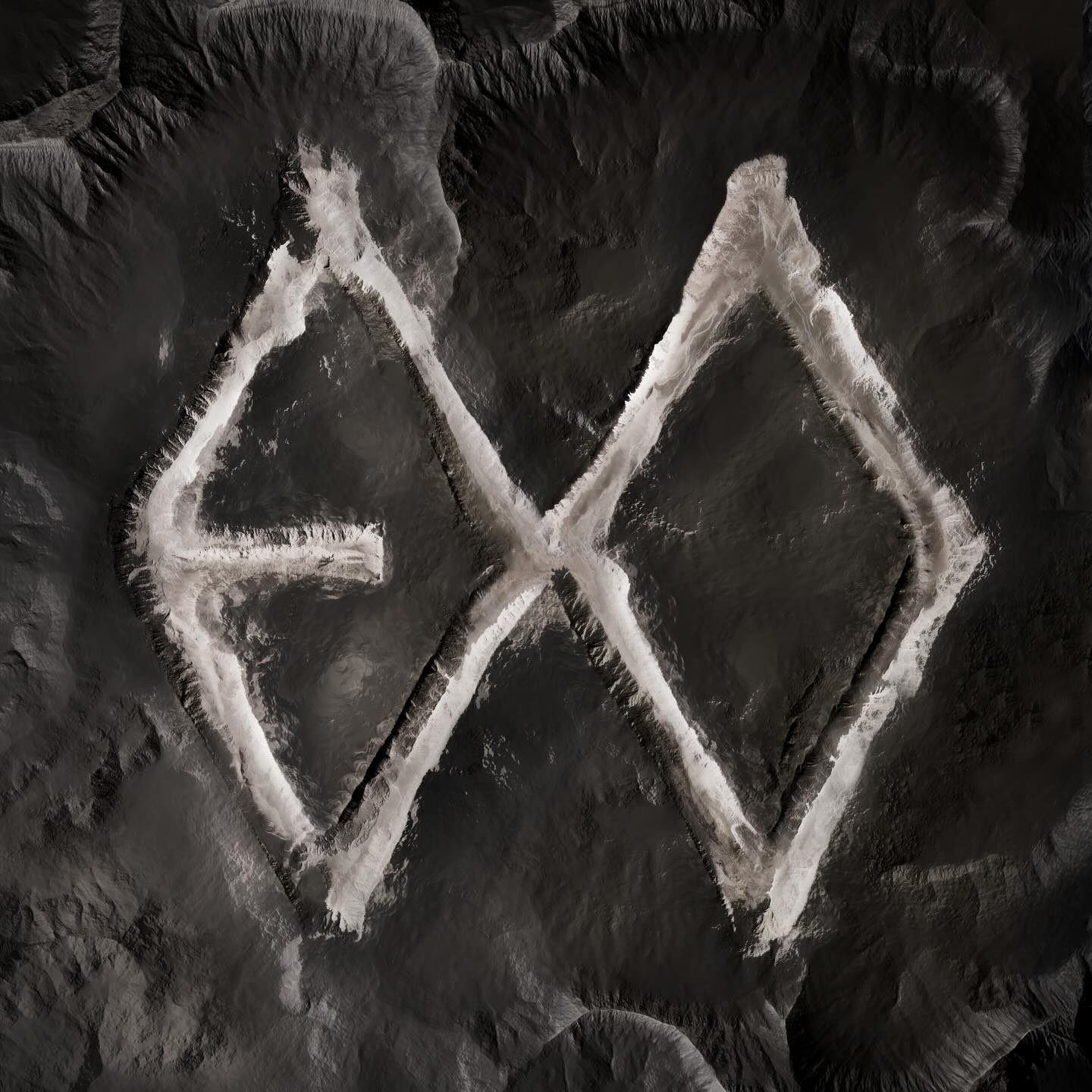 2년 6개월만에 정규8집 REVERXE
타이틀 Crown 으로 돌아왔습니다👑
이 앨범이 발매되기까지 함께 해주신 모든 분들 진심으로 감사드립니다