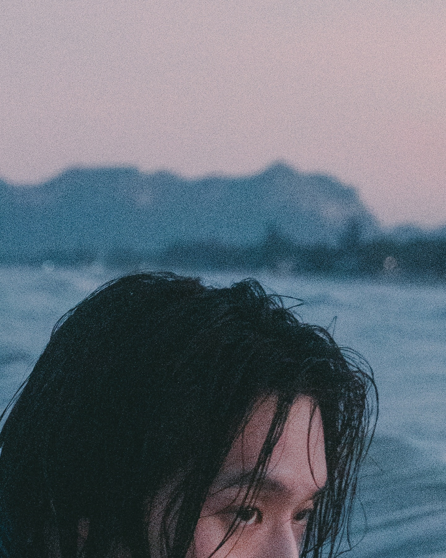 ใคร ๆ ชื่นชมและพูดกัน ว่ารักเราเหมือนฝัน แต่เขาจะรู้ไหม... 🖤 #ใครจะรู้_KV

BILLKIN - ใครจะรู้ (Silent Blue) - Official MV directed by BILLKIN 🎥 
19 Jan 26 | 7 PM (GMT+7)
YouTube: Billkin Entertainment

#ใครจะรู้ #GrowWithTheFlowAlbum
#BillkinEntertainment #Bbillkin 
——

🎧 Streaming Platforms
: https://billkin.lnk.to/GrowWithTheFlowAlbum