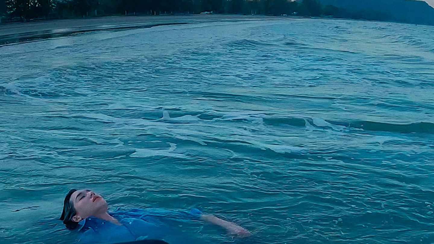 มาฟังความรู้สึกของ BILLKIN ในเพลง ‘ใครจะรู้’ ที่ทำให้อยากกำกับ MV ด้วยตัวเอง 🎥 #ใครจะรู้_BehindTheScenes 

BILLKIN - ใครจะรู้ (Silent Blue) - Behind The Scenes
: https://youtu.be/bZWIFKUHilA

#ใครจะรู้_MV #ใครจะรู้
#GrowWithTheFlowAlbum
#BillkinEntertainment Bbillkin
-—

Official MV & Streaming Platforms
: https://youtu.be/7Rj9bVasCZk
: https://billkin.lnk.to/SilentBlue