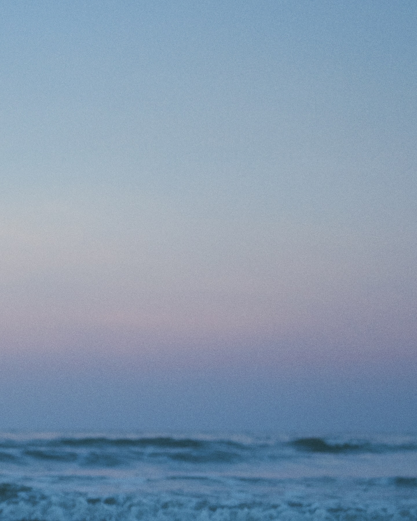 สิ่งที่แย่ที่สุดของสิ่งที่ดีที่สุด
คือมันต้องจบไป แต่ใครจะรู้... มีแค่ฉัน 🌊 #ใครจะรู้_MV 

BILLKIN - ใครจะรู้ (Silent Blue) - Official MV Out Now!
YouTube: Billkin Entertainment
: https://youtu.be/7Rj9bVasCZk

#ใครจะรู้ 
#GrowWithTheFlowAlbum
#BillkinEntertainment #Bbillkin
——

🎧 Streaming Platforms
: https://billkin.lnk.to/SilentBlue
: https://billkin.lnk.to/GrowWithTheFlowAlbum