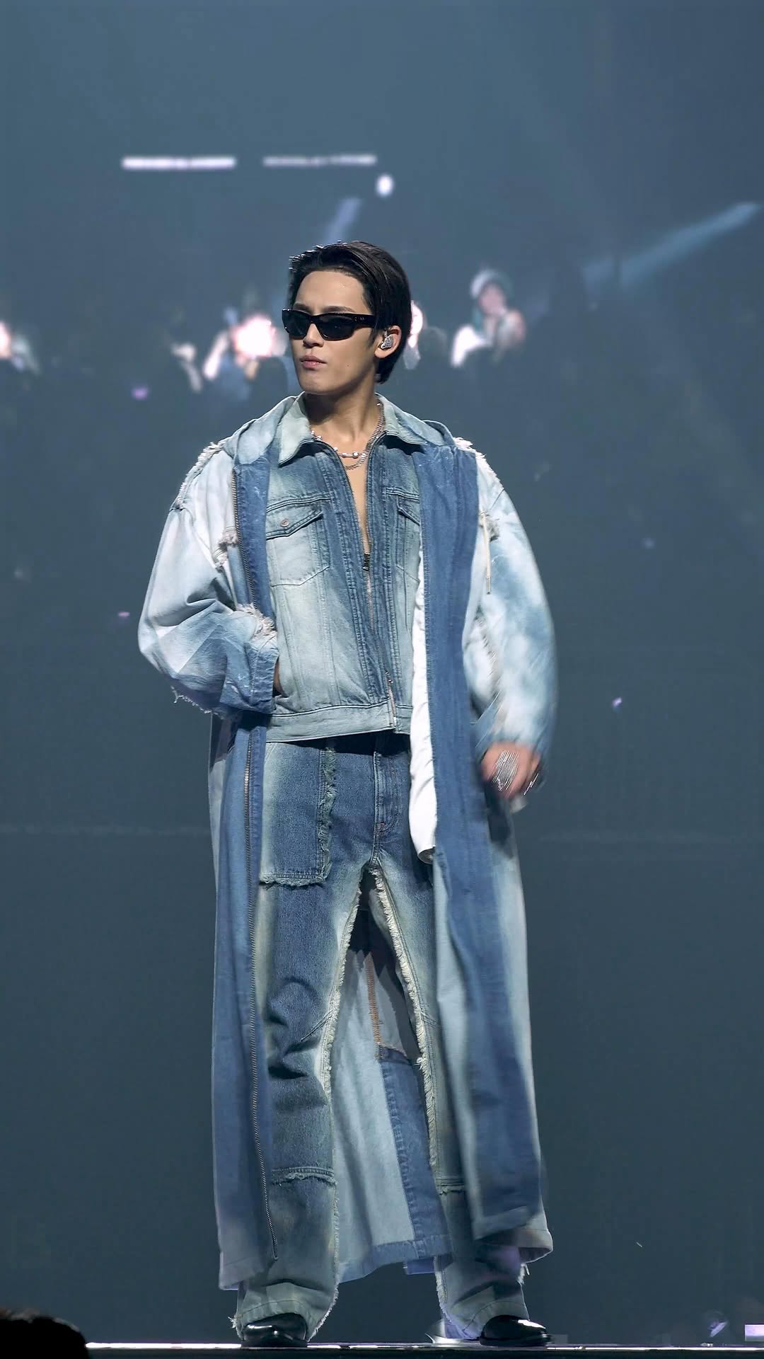 다 가려도 다들 고개 돌려보지 또😎

#CxM #에스쿱스X민규 
#DOUBLE_UP_INCHEON