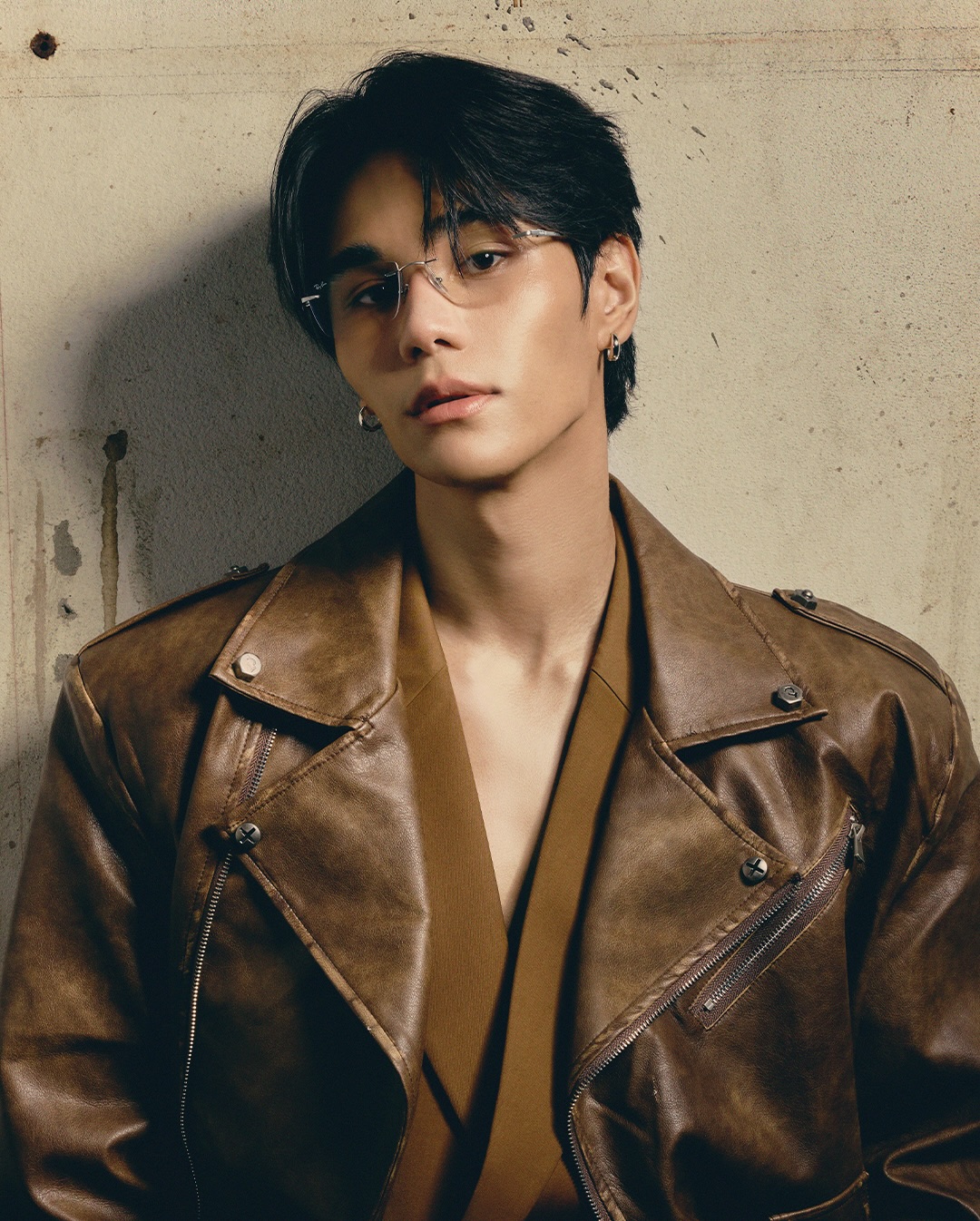 A new wave of sophistication sweeps through this city. Effortless style, iconic frames.
Feeling every moment with @rayban
#RayBan #RayBanxJeffSatur