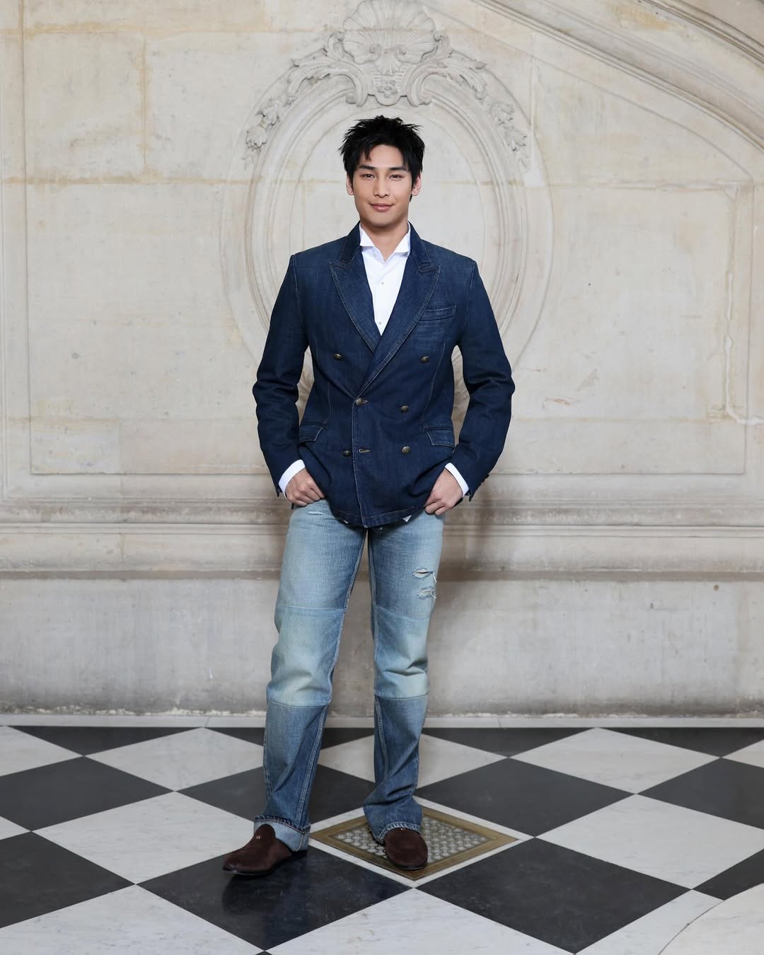 Dior’s Time. 😊

@dior 
@jonathan.anderson 
#DiorWinter26 
#210126