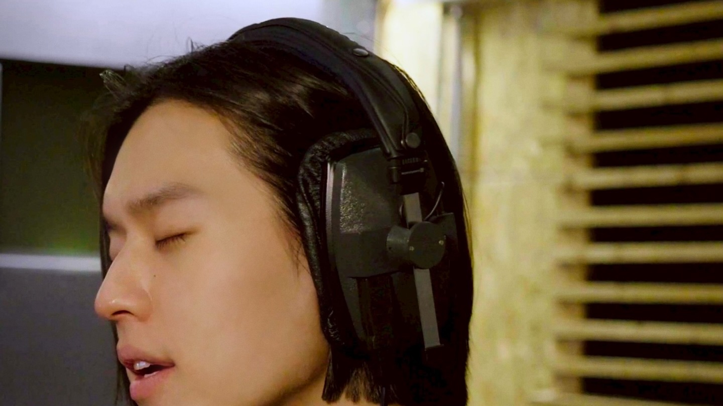 เบื้องหลังเพลง ‘ใครจะรู้’ เพลง Soul 6/8 ที่ร่วมงานกับพี่เติร์ด Tilly Bird เจ้าของเมโลดี้เพลงเศร้าที่ฟังแล้วยิ่งเจ็บ 🖤 #ใครจะรู้_BehindTheSong

BILLKIN - ใครจะรู้ (Silent Blue) - Behind The Song
: https://youtu.be/GcqFiQrGOCs

#ใครจะรู้
#GrowWithTheFlowAlbum
#BillkinEntertainment #Bbillkin
——

Official MV & Streaming Platforms
: https://youtu.be/7Rj9bVasCZk
: https://billkin.lnk.to/SilentBlue