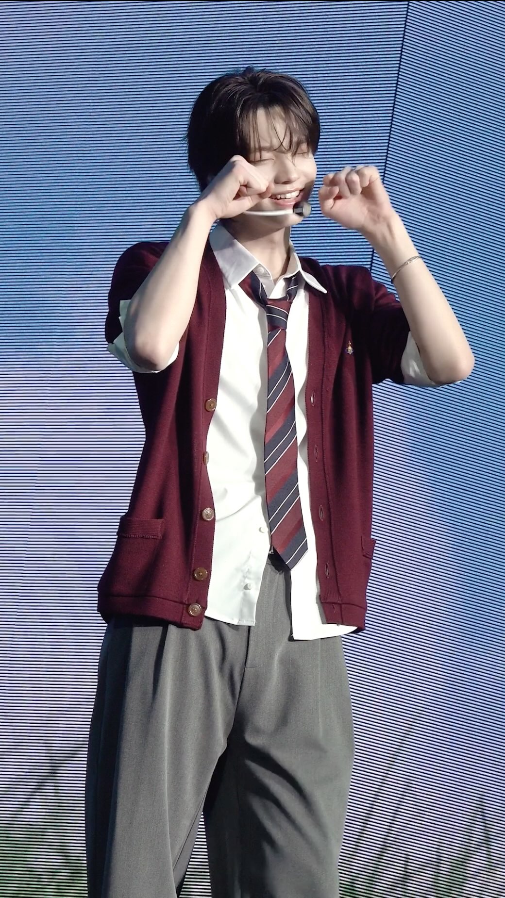 I’m here for you👋✨

#TWS #투어스 #247WithUs
#TWSTOUR
#247WITHUS_IN_MACAU