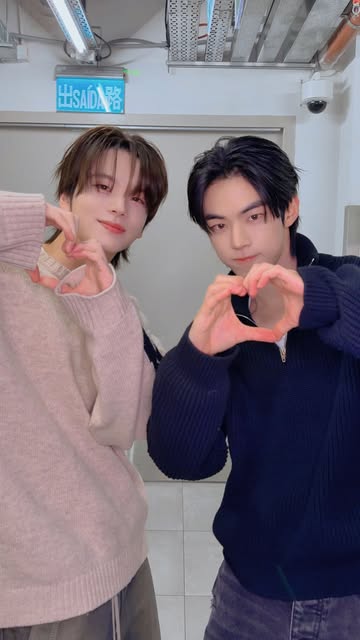 Love Love Love

#DOHOON #SHINYU 
#TWS #투어스 #247WithUs