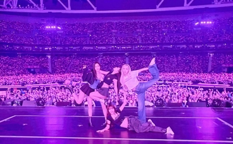 @blackpinkofficial 🖤🩷