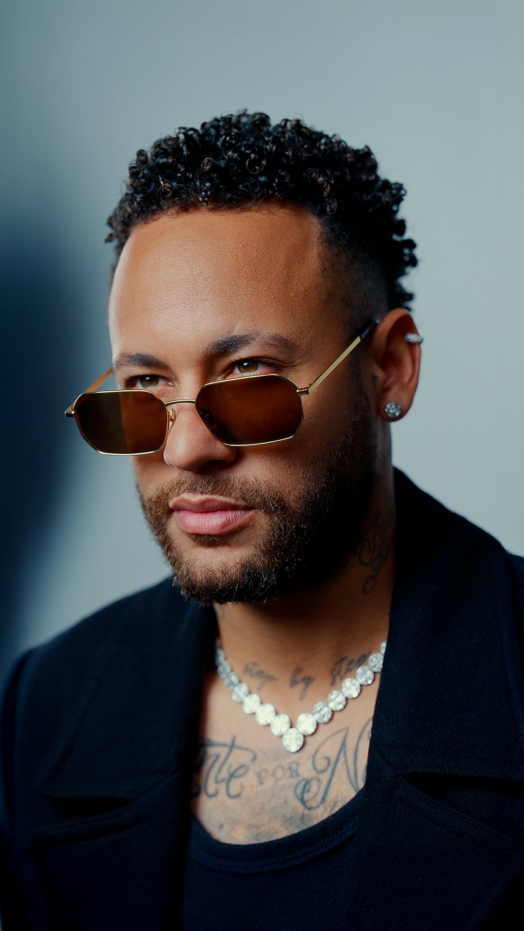 É isso. Chegou a hora.

Depois de meses preparando tudo nos bastidores, hoje nasce um novo projeto. Uma marca com a minha visão.

Passei a vida sendo observado, agora descubra o meu ponto de vista.

@njr.eyewear tá no ar.

Comente POV ou clique no link da bio e conheça.