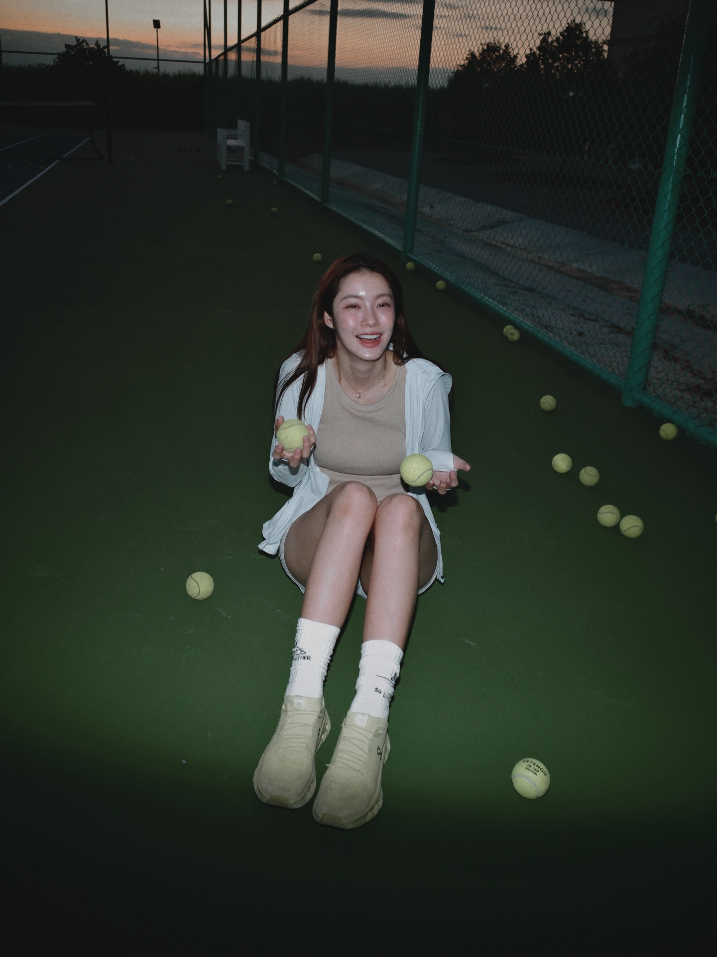 ⛰️🐶🐾🧘🏻‍♀️💭