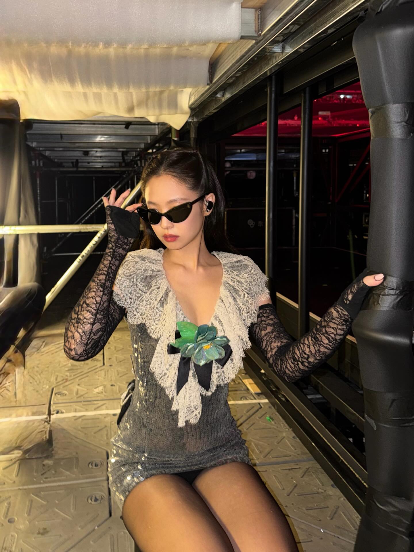 Thank you so much to all of our dancers, band, and all of the crew members who made this tour possible &&& ofcourse our BLINKS ! I'll forever cherish our moments in my heart 🖤💗 @blackpinkofficial ILOVEYOUALL