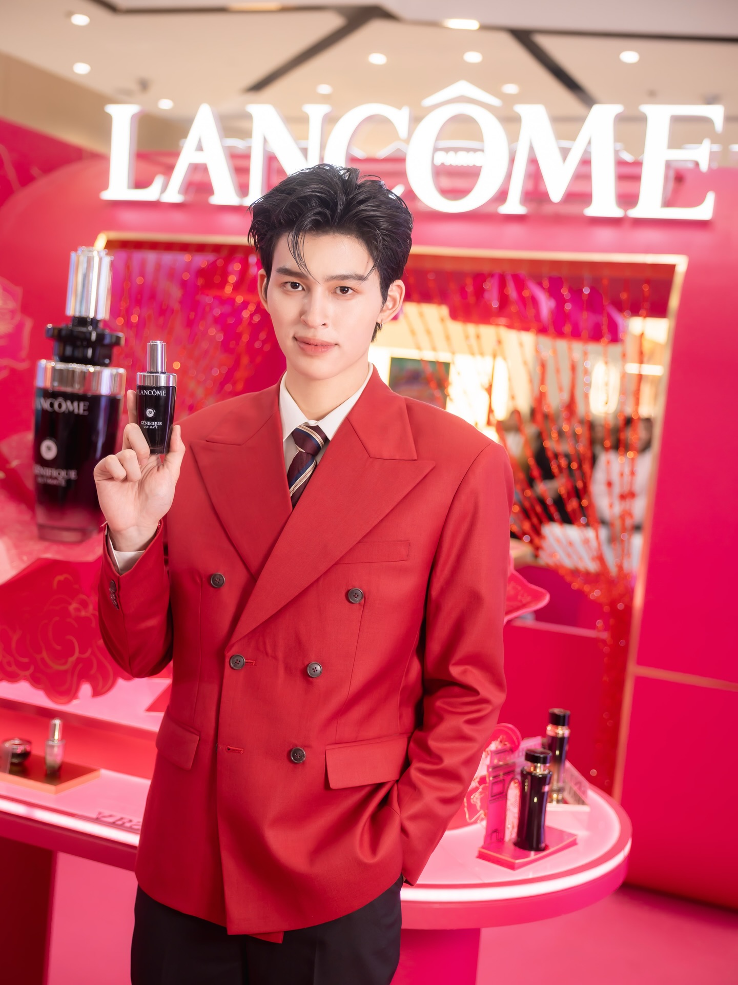 ตรุษจีนปีนี้ ขอส่งต่อสิ่งดีๆเป็นตัวแทนของฉันให้ไปปกป้องพร้อมดูแลผิวเธอด้วย #GenifiqueUltimate ✨🧧

และอย่าลืมไปใช้อั่งเปาพิเศษจากฉันด้วยนะคนดื้อ ถึงวันที่ 4 ก.พ.นี้เท่านั้น

#GenifiqueUltimate #LancomeNewYear #LancomeSkincare