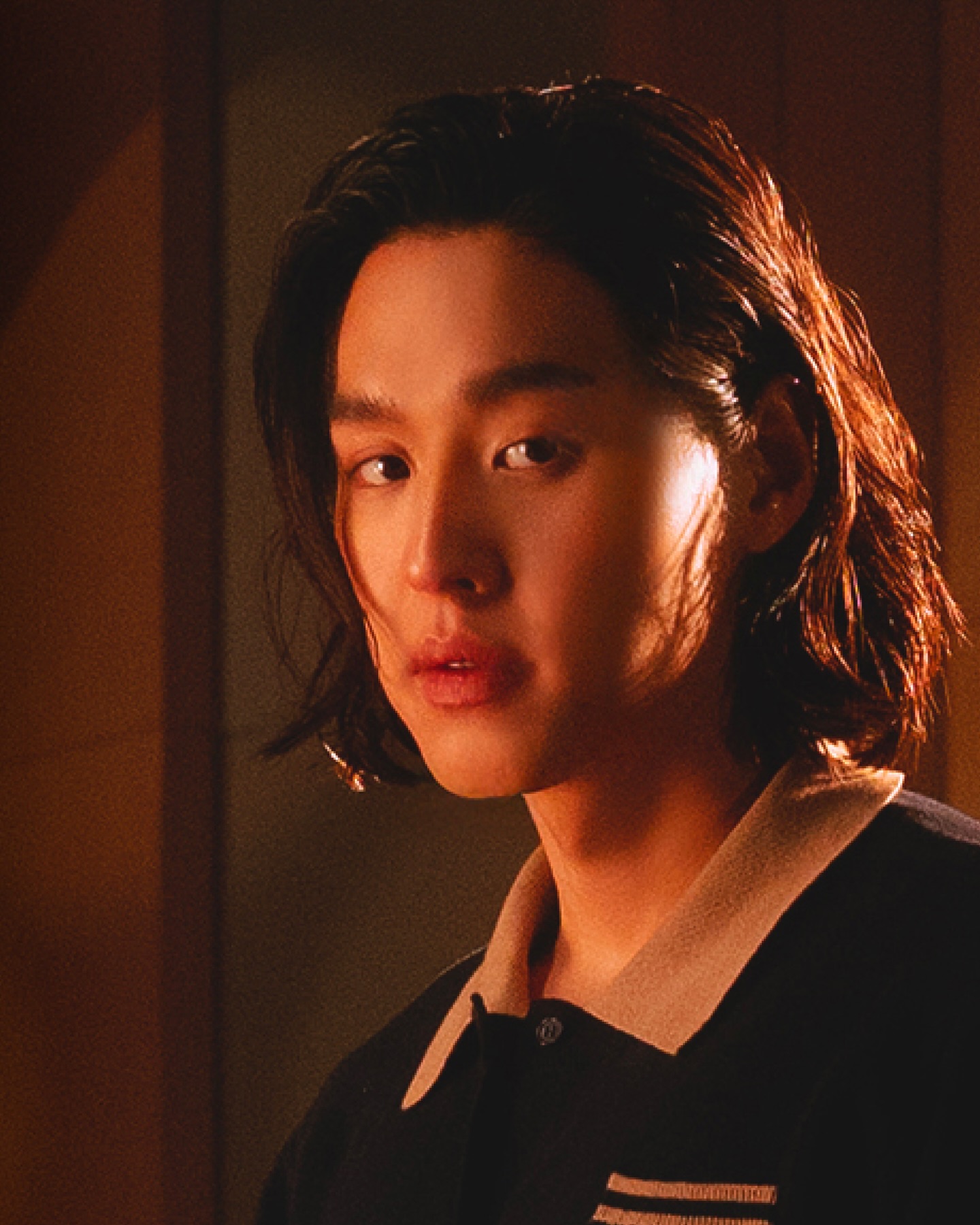 Lose yourself in the feeling of every piano note and every word BILLKIN sings 🎹🎤
ปล่อยใจไปกับทุกโน้ตของเปียโน และทุกความหมายจากทุกคำร้อง

BILLKIN - ใครจะรู้ (Silent Blue) - BILLKIN FEELQUENCY LIVE SESSION
: https://youtu.be/6GWmHk74jbM

#FEELQUENCYLiveSession #ใครจะรู้
#BILLKIN_FEELQUENCY
#BillkinEntertainment #Bbillkin
——

BILLKIN FEELQUENCY CONCERT PRESENTED BY CP
IMPACT Arena Muang Thong Thani
13-14-15 March 2026

🎫 Tickets on Sale: 7 February 2026
📱 Counter Service (7-Eleven) & ALL TICKET