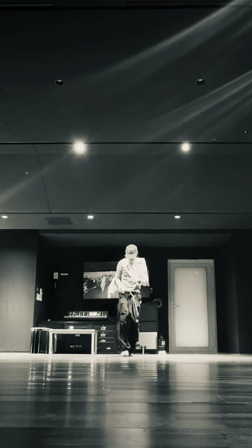 새벽연습🌙
Choreography by bada lee

#KYUNGMIN #경민
#TWS #투어스 #247WithUs