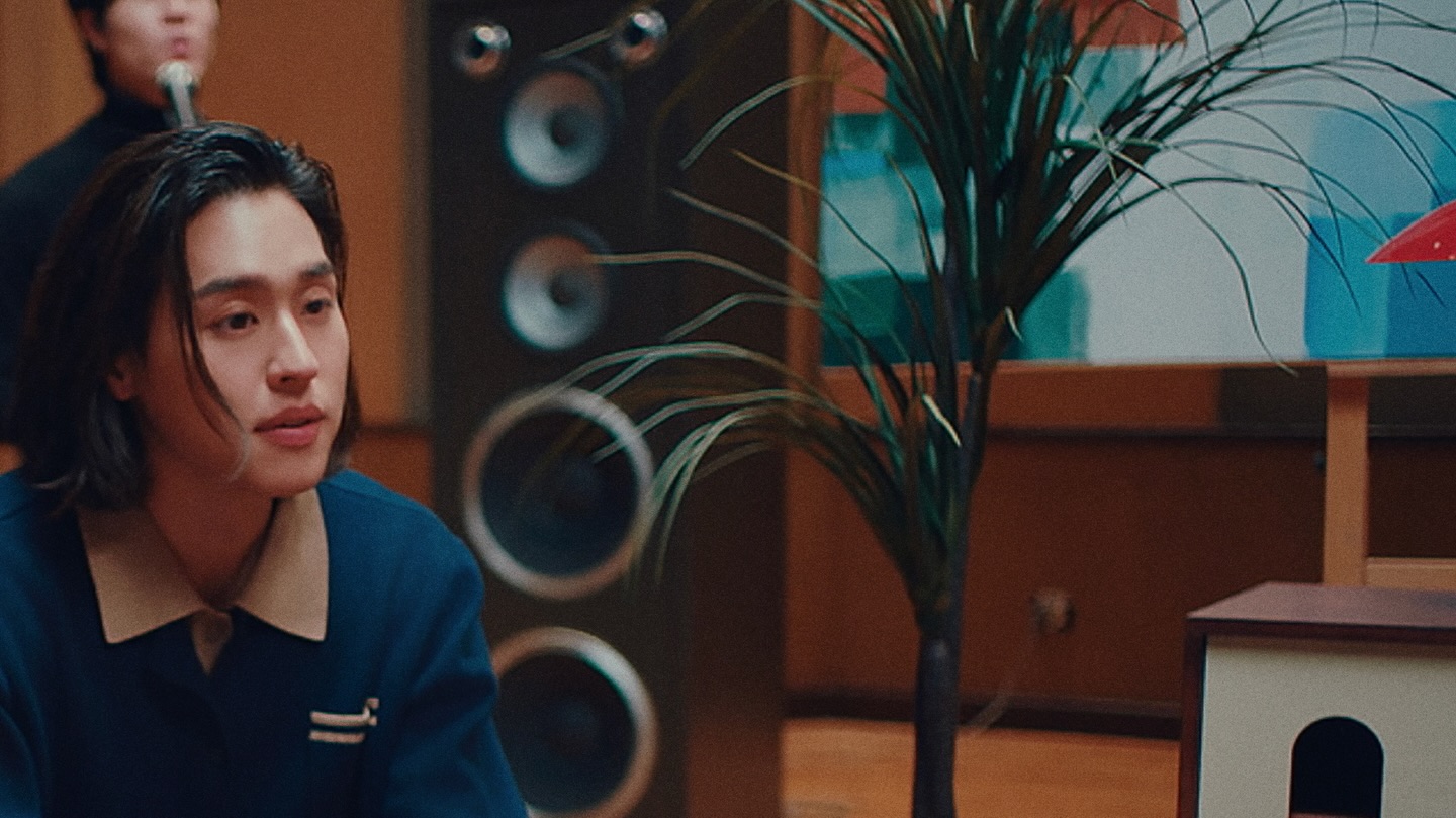 Feel the version of me that only exists with you 🎧🧡
ไม่ว่าจะเวอร์ชันไหนก็ยัง ‘ชอบตัวเองตอนอยู่กับเธอ’

BILLKIN - ชอบตัวเองตอนอยู่กับเธอ (I Like Us) - BILLKIN FEELQUENCY LIVE SESSION
: https://youtu.be/h7vdJeobl_A

#FEELQUENCYLiveSession #ชอบตัวเองตอนอยู่กับเธอ
#BILLKIN_FEELQUENCY
#BillkinEntertainment #Bbillkin
——

BILLKIN FEELQUENCY CONCERT PRESENTED BY CP
IMPACT Arena Muang Thong Thani
13-14-15 March 2026

🎫 Tickets on Sale: 7 February 2026
📱 Counter Service (7-Eleven) & ALL TICKET